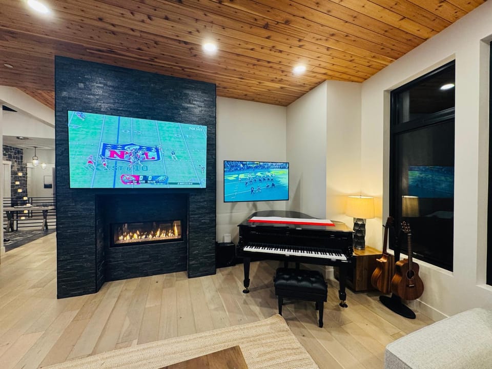 Modern 4BR Mountain Retreat BBQ Outdoor Dining House in Sundance