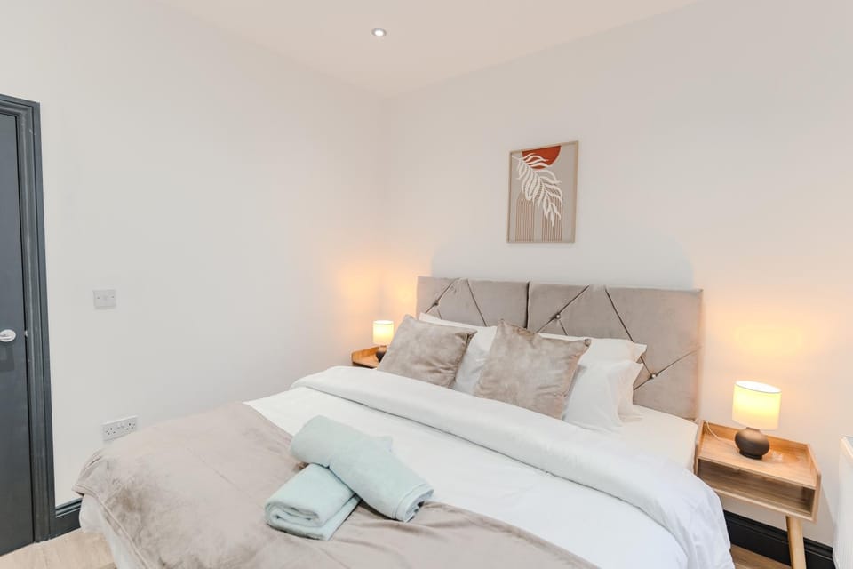 Bedroom, towels