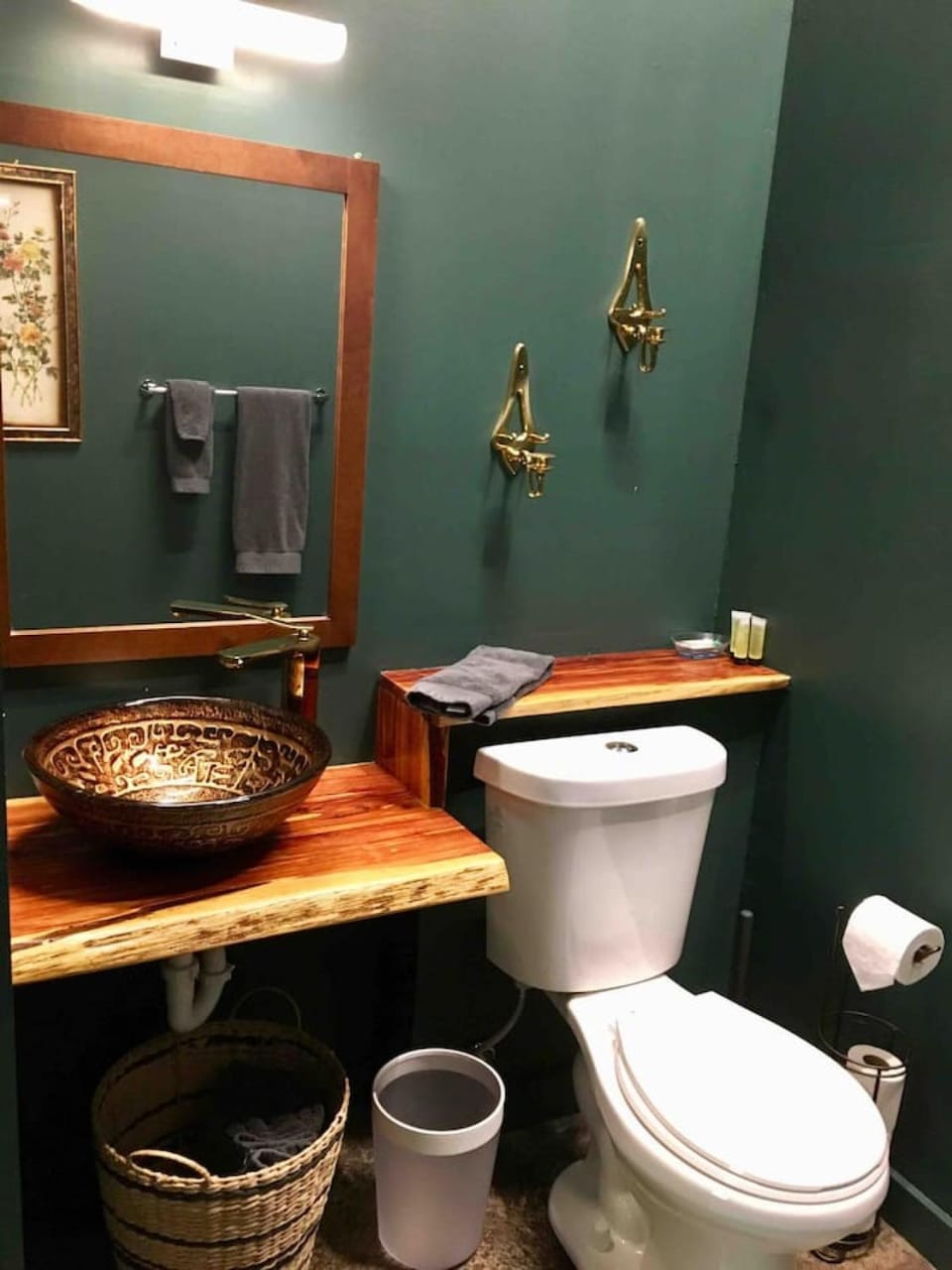Toilet, Bathroom, towels