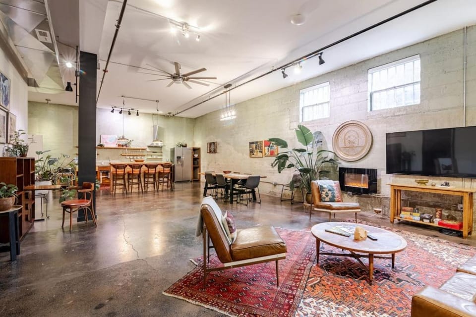 TV and multimedia, Living room, Seating area, Dining area, Evening entertainment, fireplace