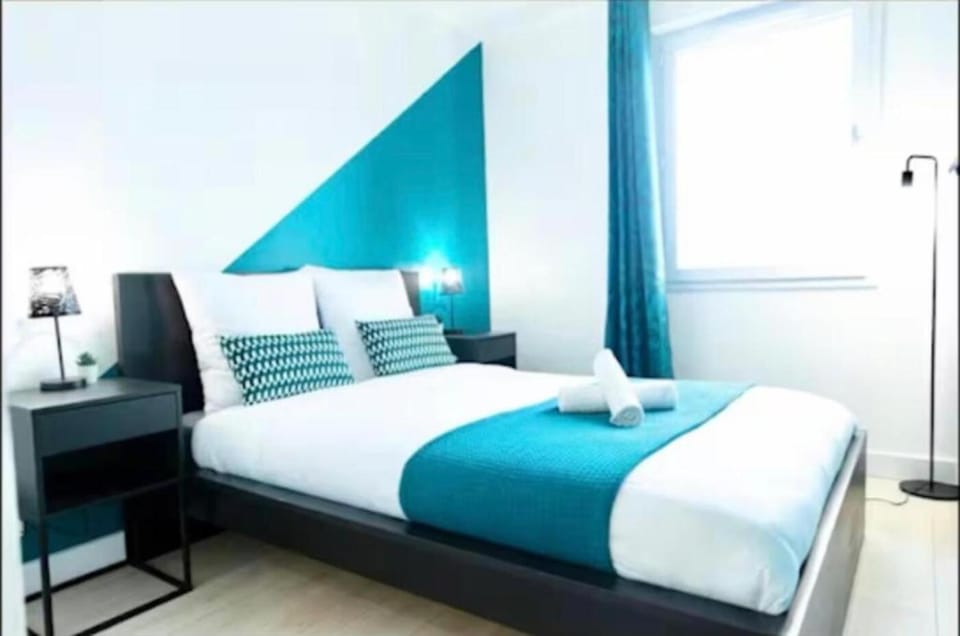 Bed, Night, Photo of the whole room, Bedroom