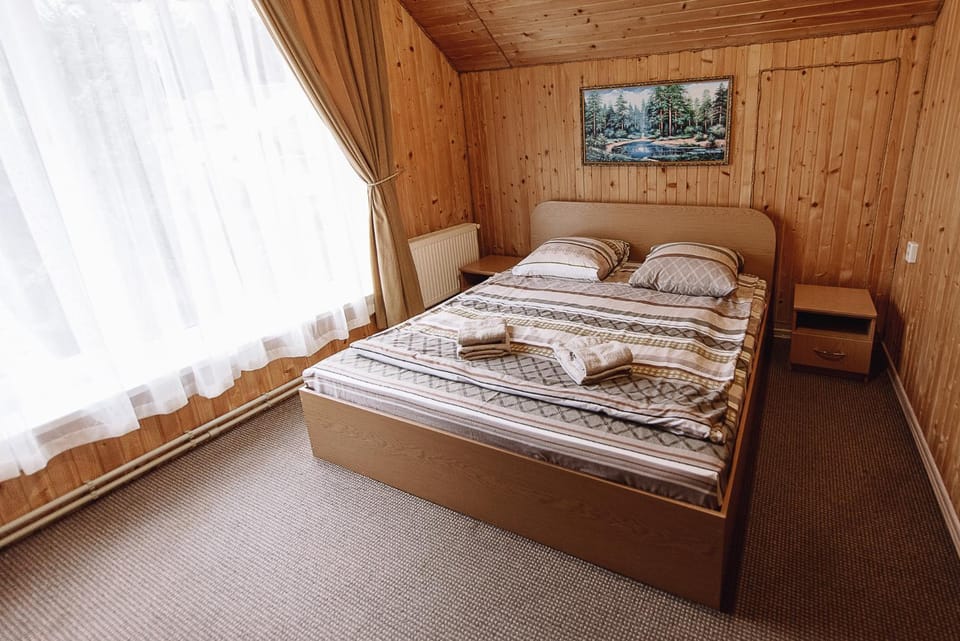 Bed, Photo of the whole room, towels