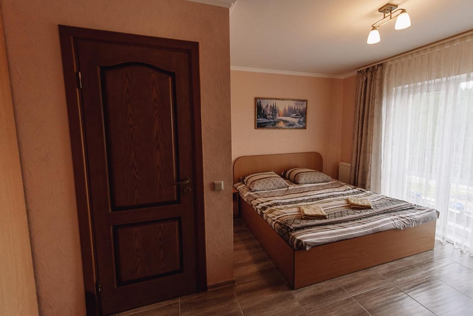 Bed, Photo of the whole room, towels
