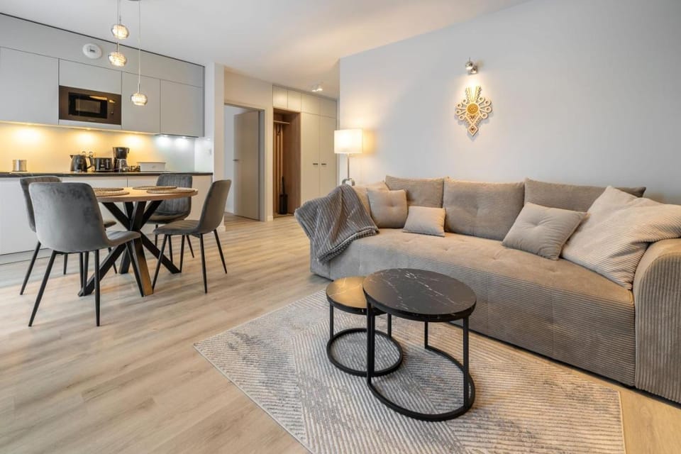 TV and multimedia, Kitchen or kitchenette, Living room, Seating area, Dining area