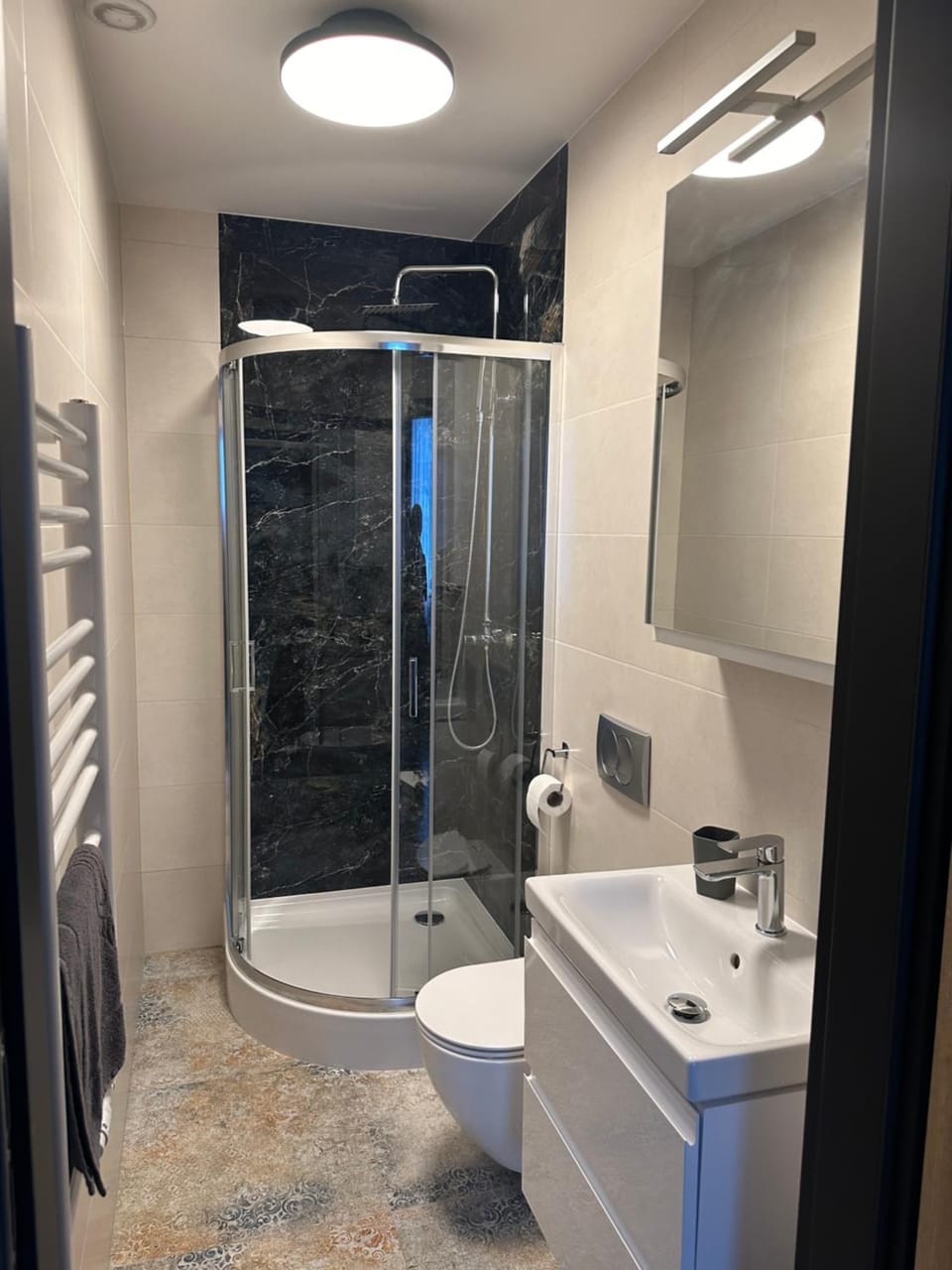 Shower, Toilet, Bathroom, towels
