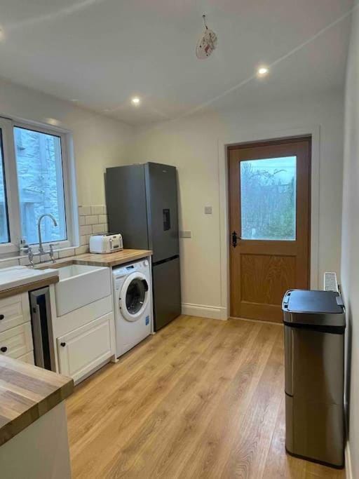 Modern cottage with hot tub Apartment in Kirkcudbright
