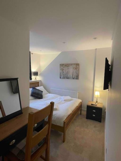 Modern cottage with hot tub Apartment in Kirkcudbright
