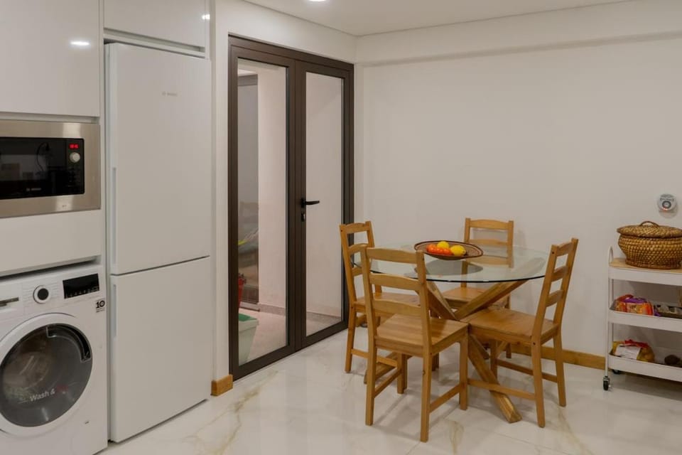 Kitchen or kitchenette, Seating area, Dining area, oven, washing machine, dryer
