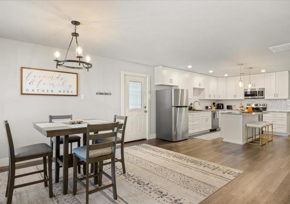 Dining area, kitchen