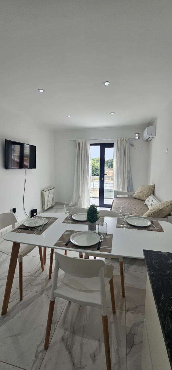 TV and multimedia, Living room, Dining area