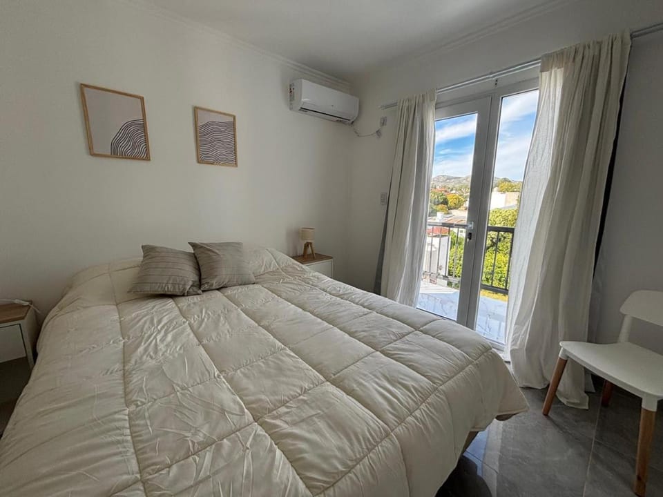 Bed, Photo of the whole room, air conditioner