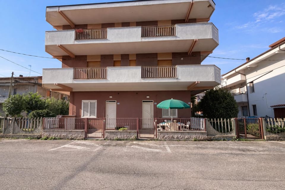 Property building, Facade/entrance