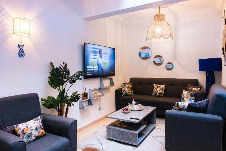 Communal lounge/ TV room, TV and multimedia, Living room, Seating area, Evening entertainment