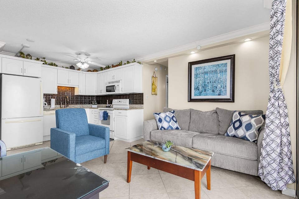 Kitchen or kitchenette, Living room