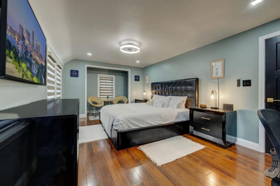 South Euclid Home 10 Minutes to Cleveland Clinic House in Cleveland Heights