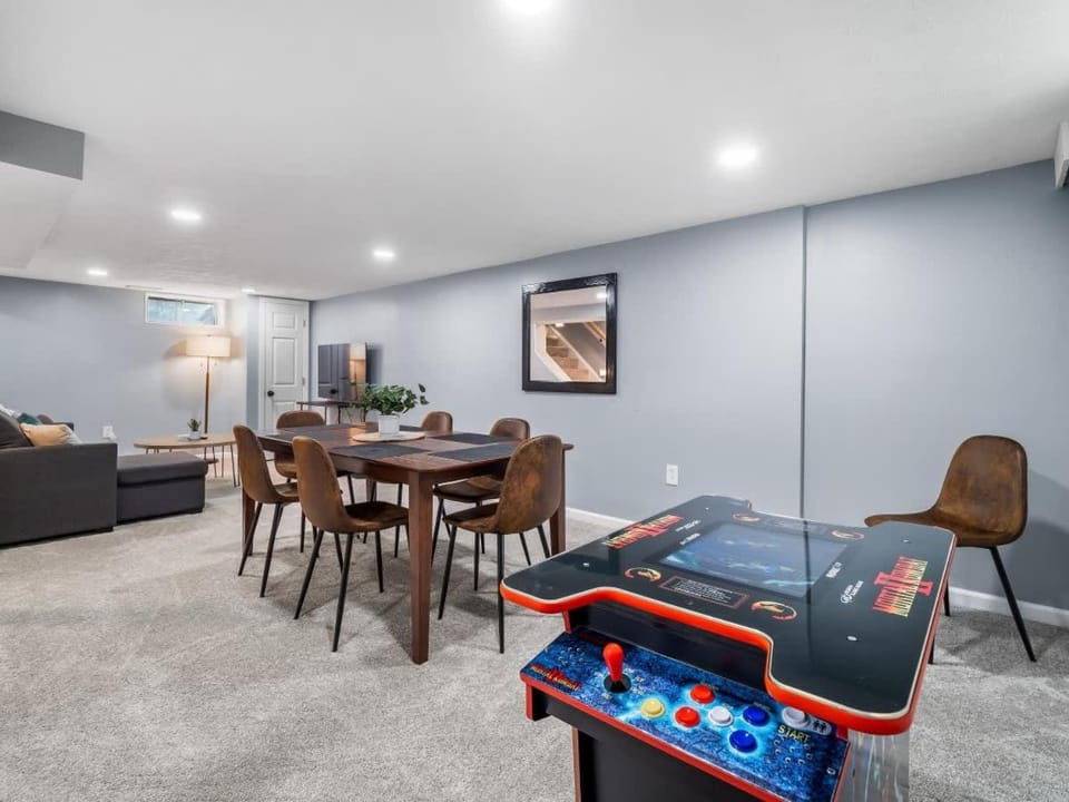 Expertly Designed Lake Erie Escape with Hot Tub House in Lake Erie