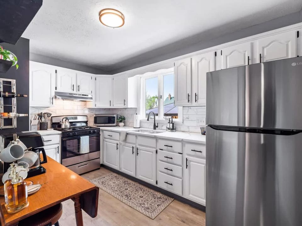 Expertly Designed Lake Erie Escape with Hot Tub House in Lake Erie