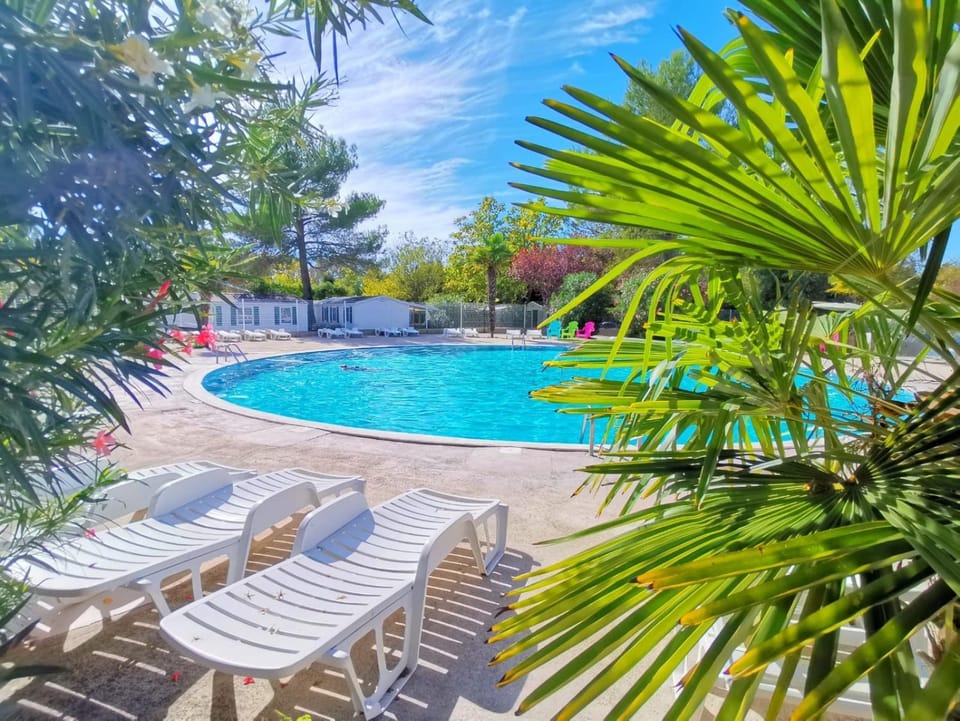 Mobilhome dans camping 3 étoiles en Provence Campground/ 
RV Resort in La Roque-d'Anthéron