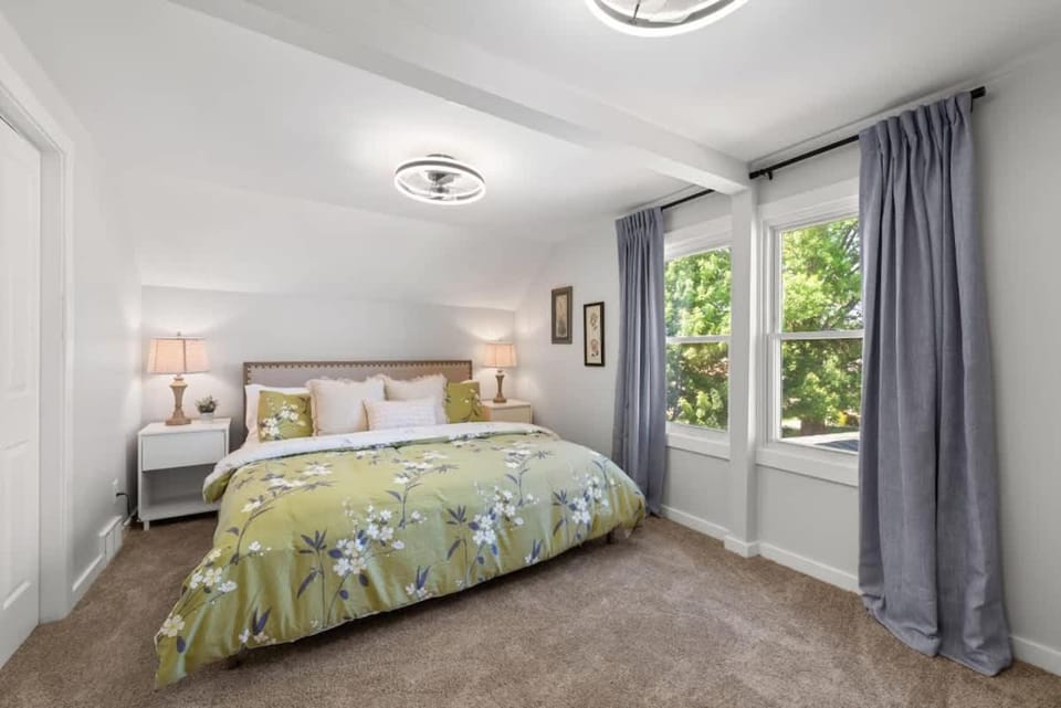 Renovated and Professionally Designed 3Bed Home House in Cleveland Heights