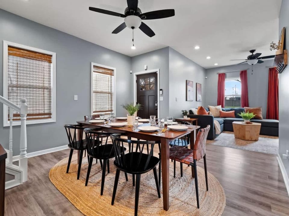 Hot Tub N64 Mins to Downtown Sleeps 8 House in Ohio City