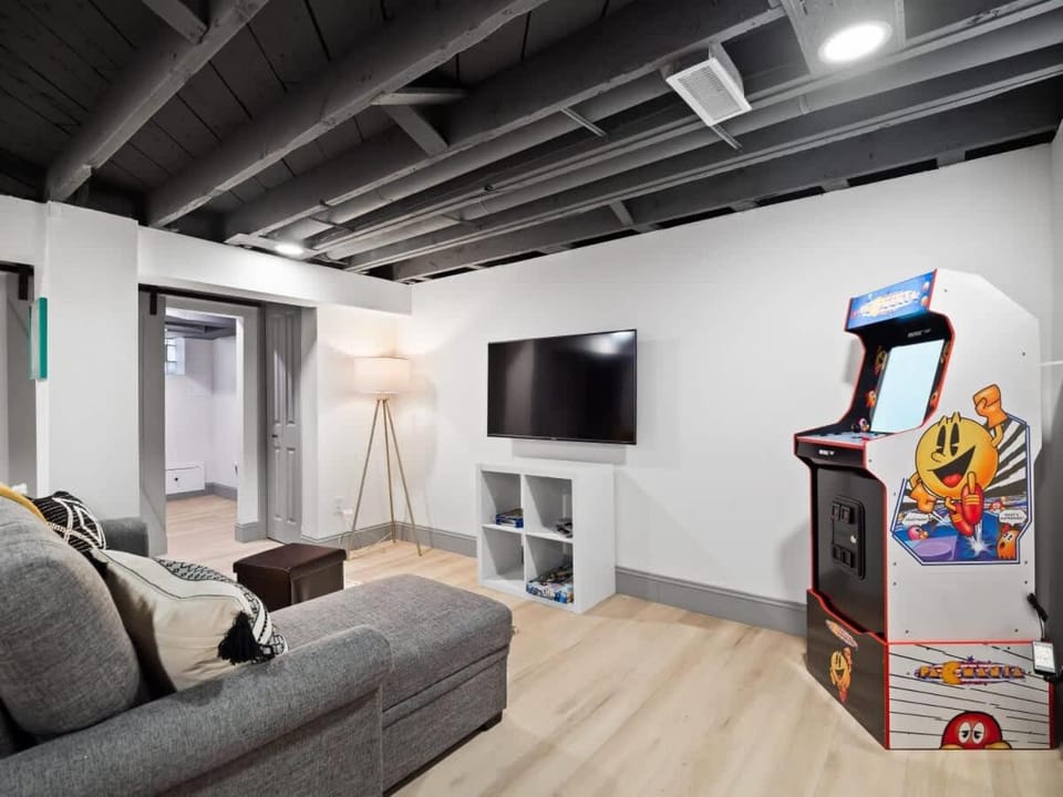 Gorgeous Remodel Game Room Sleeps 8 House in Akron