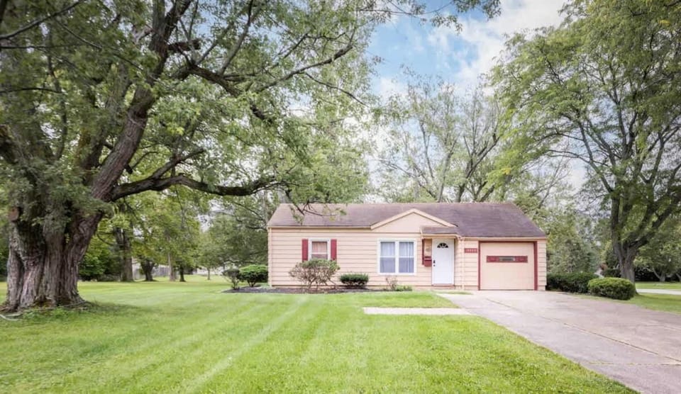 Entire Secluded House Close To CLE Airport and BWU House in Ohio
