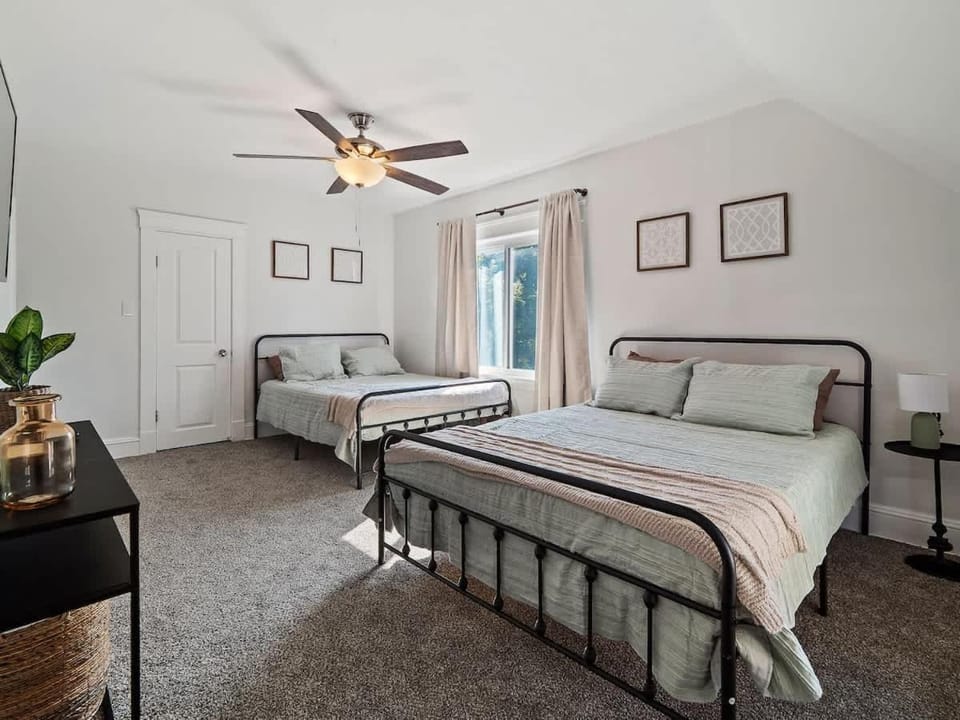 Game Room 7 Min To Downtown CLE House in Ohio City