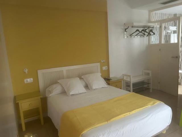 Hostal Puerto Beach Bed and Breakfast in Costa Tropical