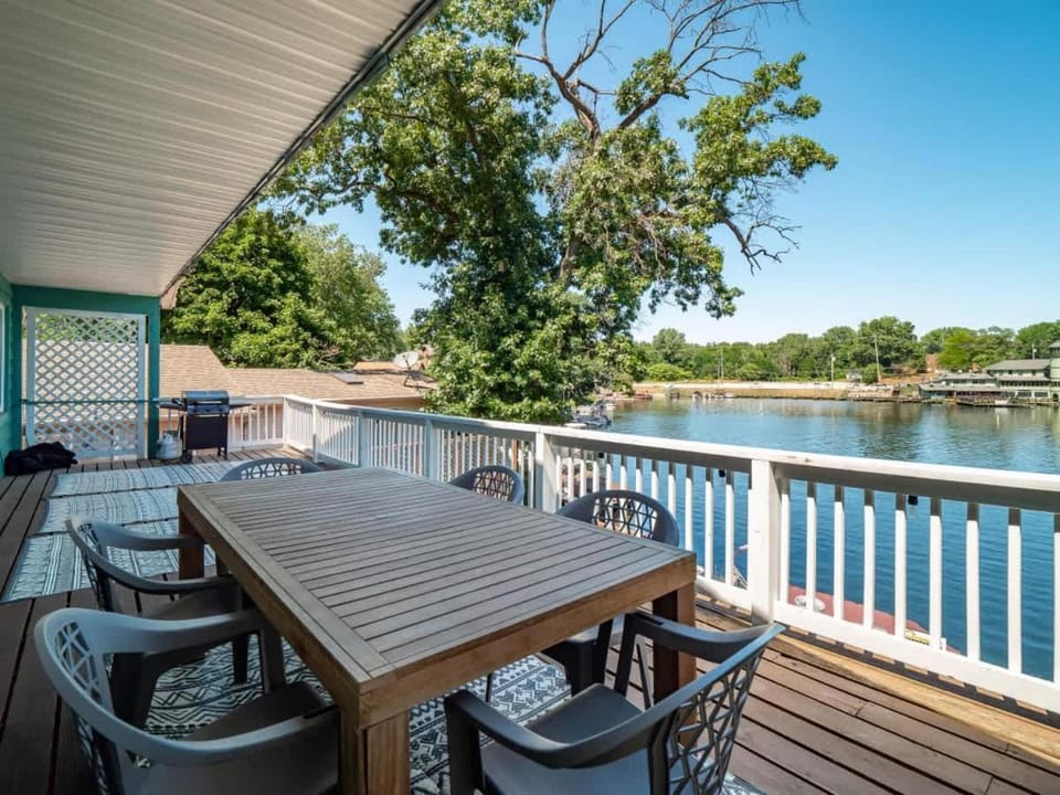 Lake Front Outdoor Living Sleeps 8 House in Ohio