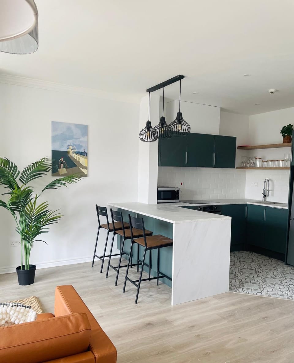 Kitchen or kitchenette, Dining area, stove