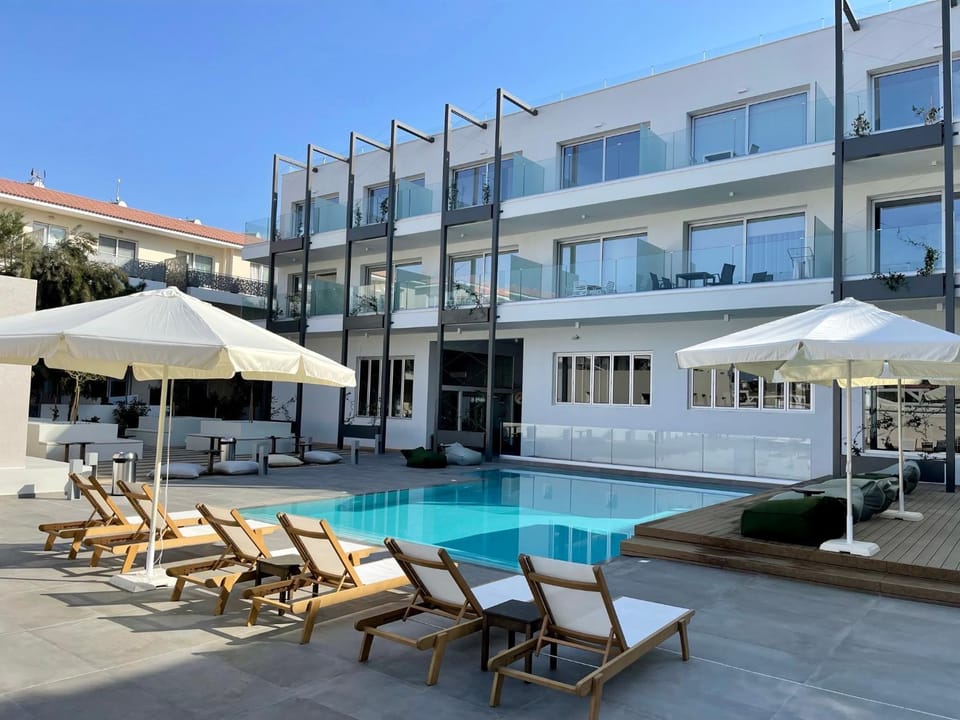 Property building, Coffee/tea facilities, Swimming pool, sunbed