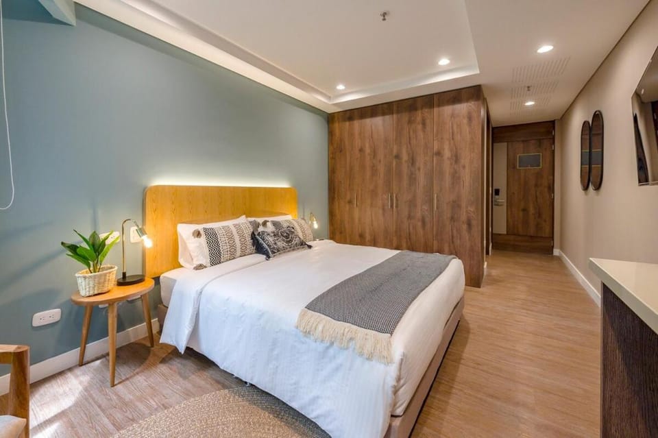 Bed, Living room, Photo of the whole room, Seating area, Bedroom, wardrobe