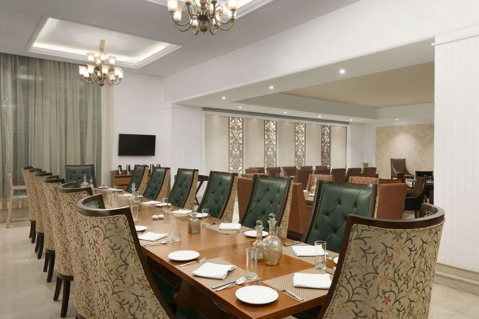 Restaurant/places to eat, Dining area, On site
