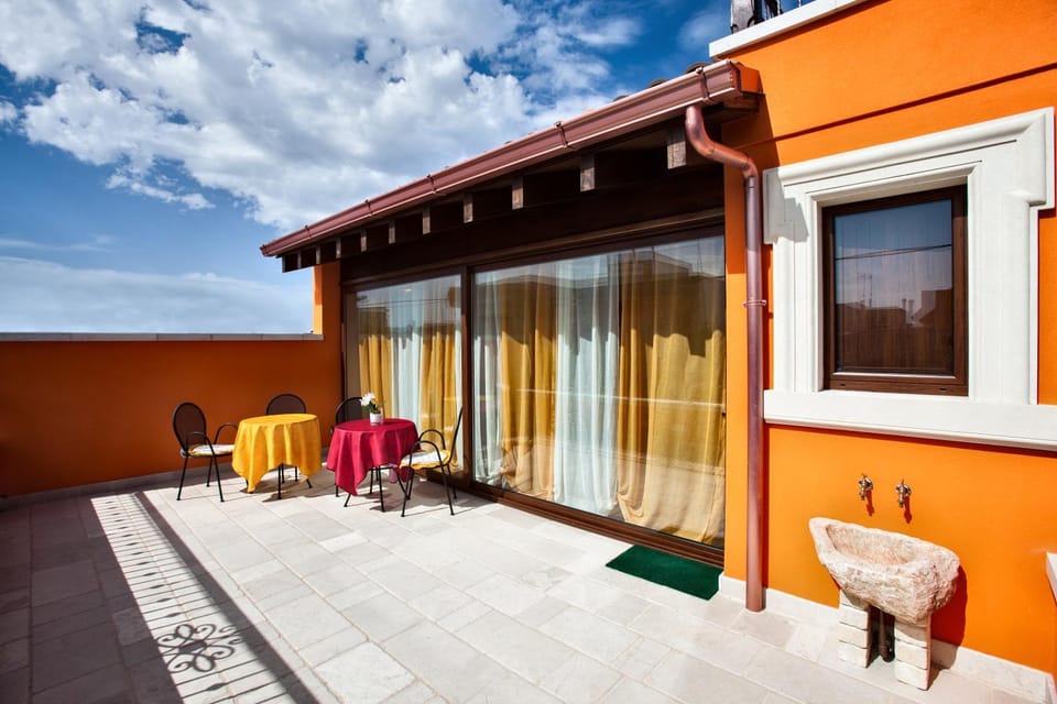 Balcony/Terrace, City view, Street view