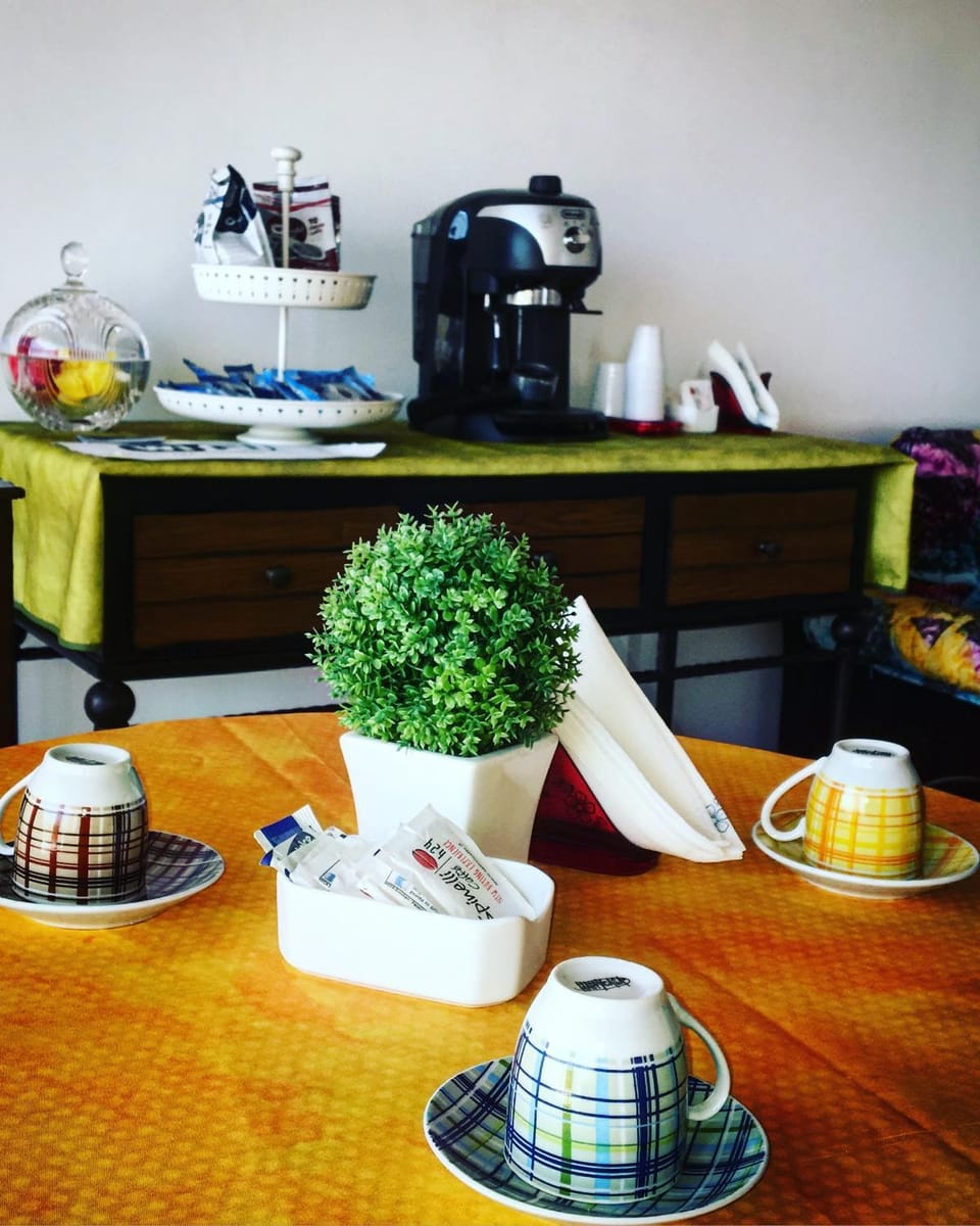 Coffee/tea facilities, Breakfast