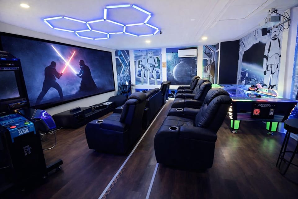 Communal lounge/ TV room, TV and multimedia, Seating area, Evening entertainment