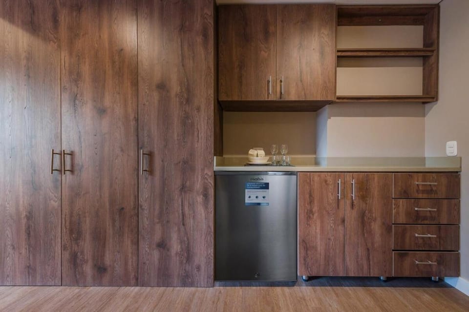 Kitchen or kitchenette, internet, wardrobe