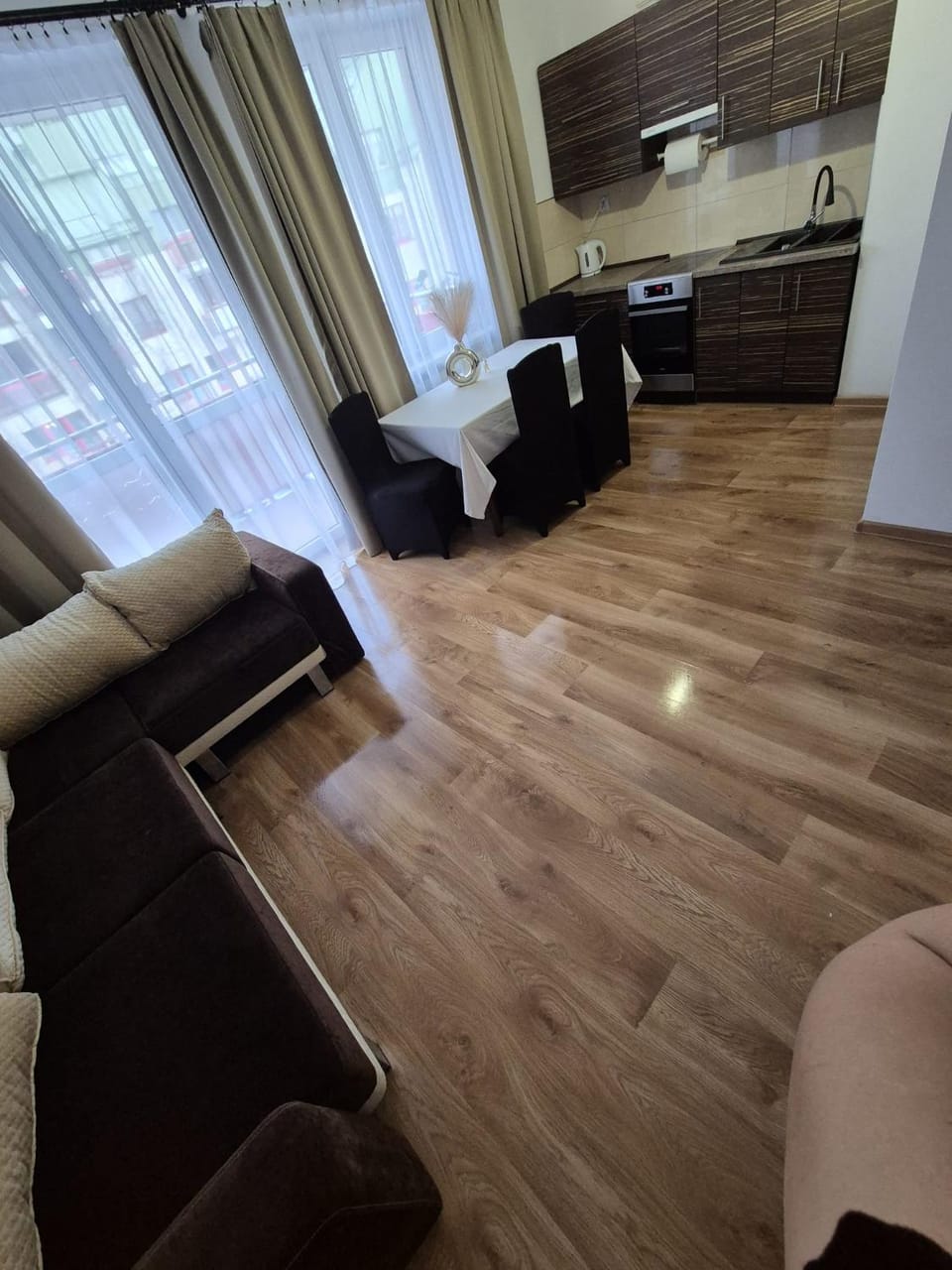 Kitchen or kitchenette, Seating area