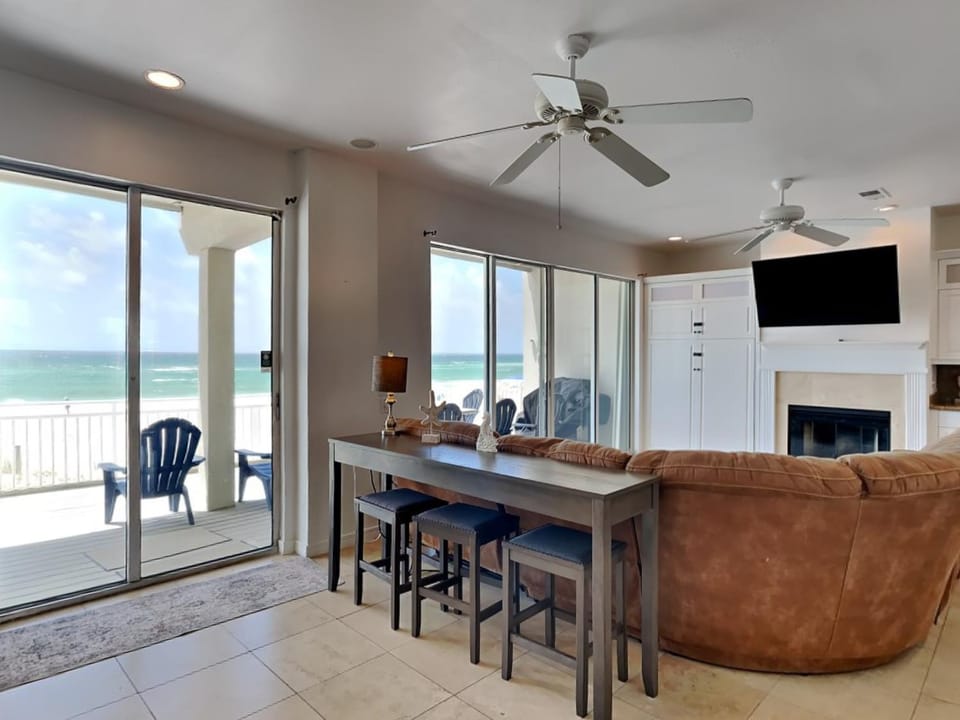 TV and multimedia, Balcony/Terrace, Living room, Seating area, Sea view, fireplace, furniture