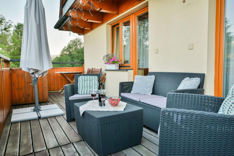 Balcony/Terrace, Seating area, Drinks, Alcoholic drinks