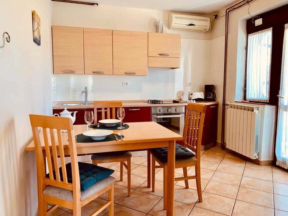 Kitchen or kitchenette, Dining area, dishwasher, oven, stove, toaster, air conditioner