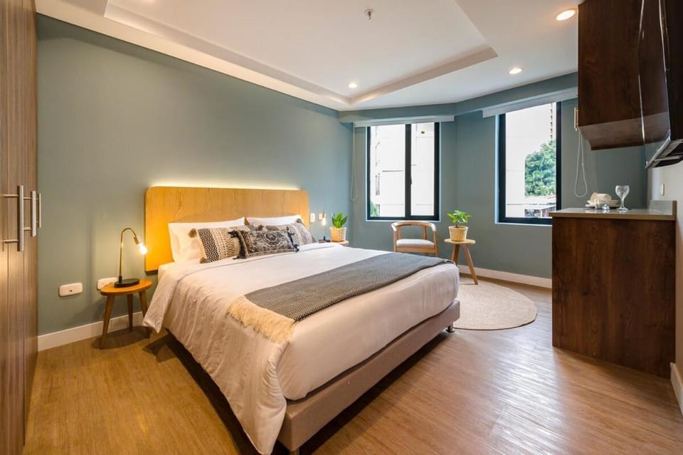 Bed, TV and multimedia, Photo of the whole room, Bedroom, internet, wardrobe, kitchen