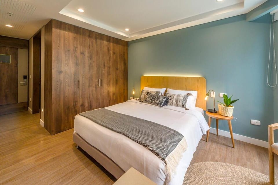 Bed, Bathroom, Photo of the whole room, Bedroom, wardrobe