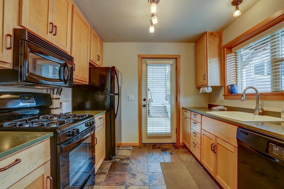 Hutson's Hideaway 30 Day Apartment in Hood River