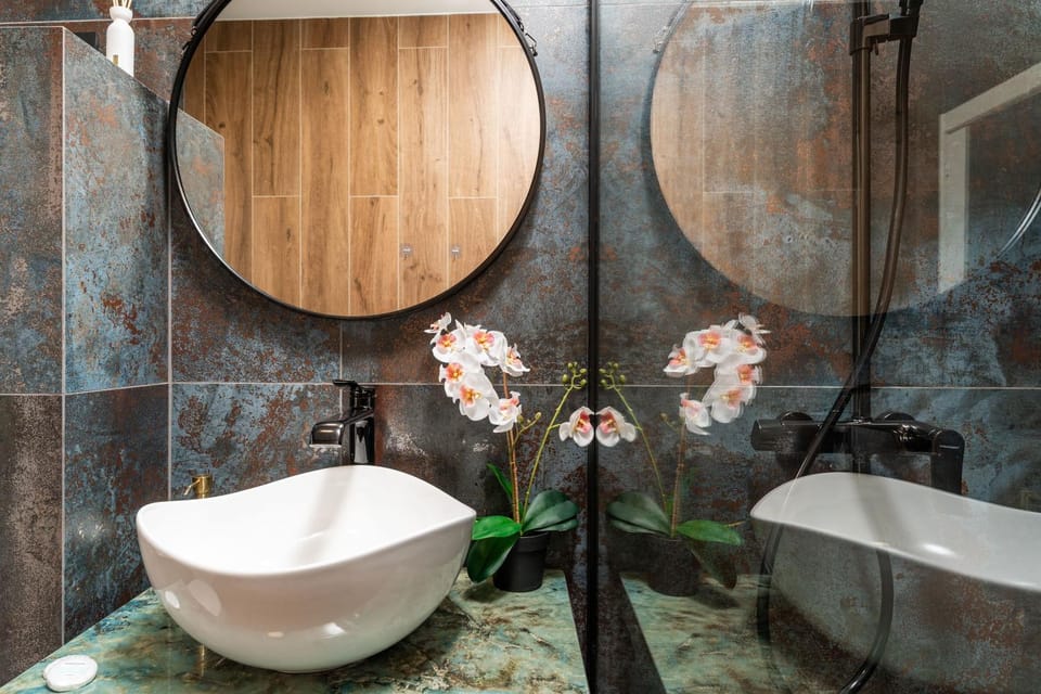 Shower, Toilet, Bathroom, heating, towels
