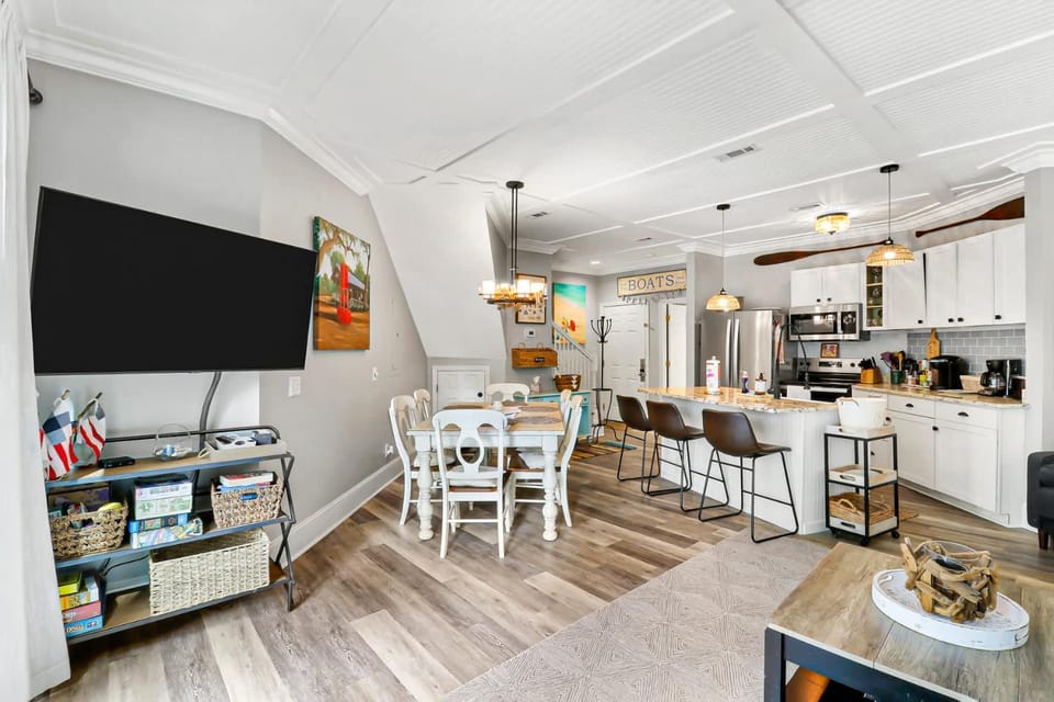The Beach is Calling-this 3bd Villa is the answer House in South Forest Beach
