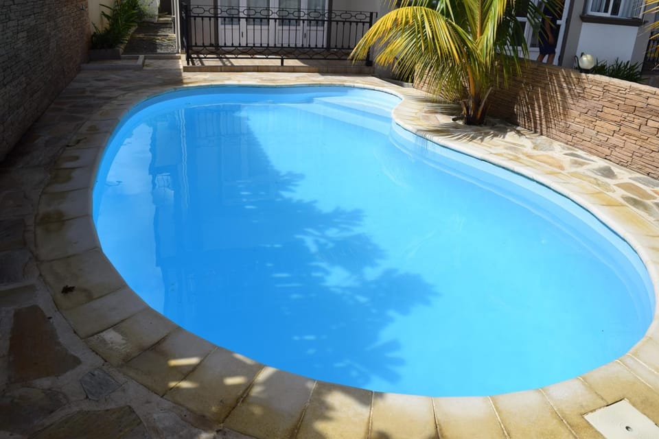 Day, Swimming pool
