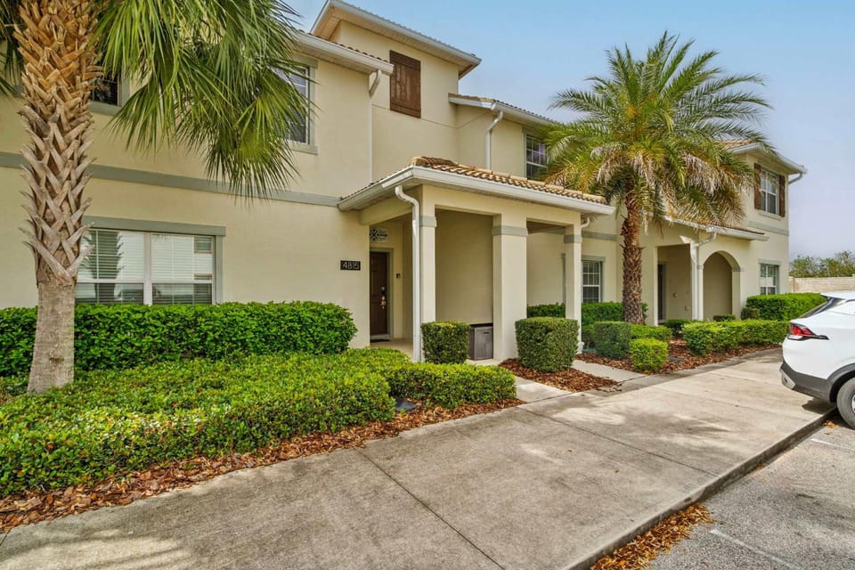 Spacious 4BR Townhome with Pool at Storey Lake House in Kissimmee