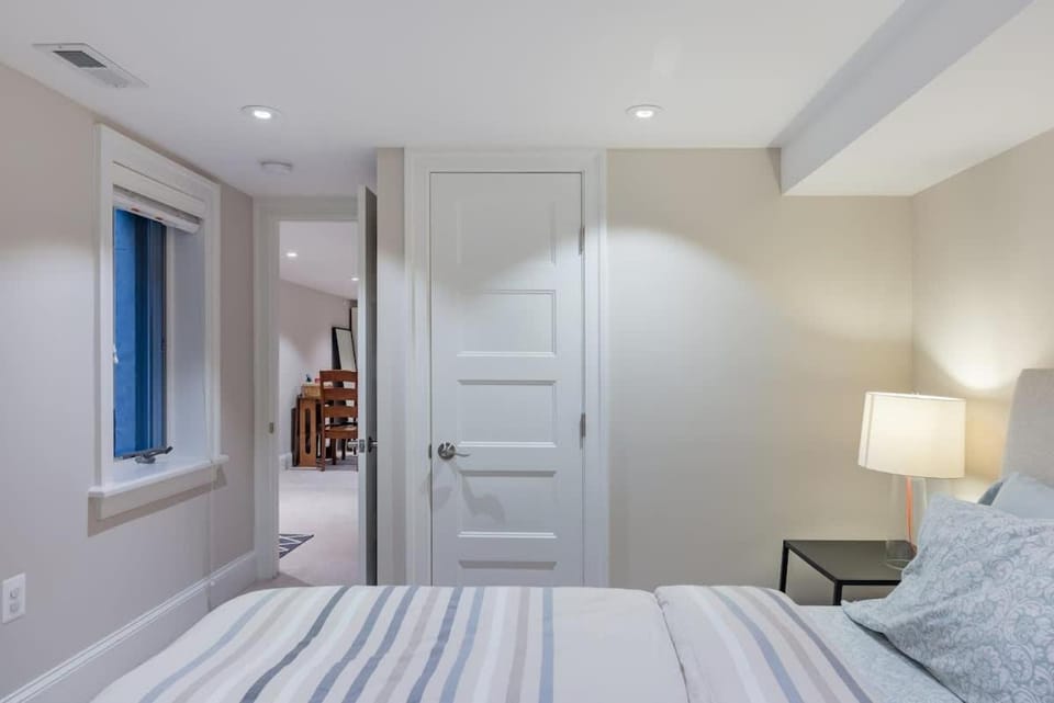 Explore Sights of Washington from Spacious Crib Apartment in District of Columbia