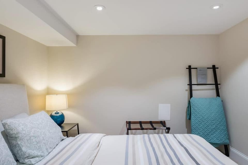 Explore Sights of Washington from Spacious Crib Apartment in District of Columbia